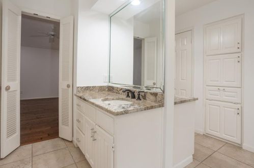 4920 Riv Bnd Dr, Fort Worth TX  76109 exterior