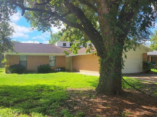 812 Noreda St, Angleton TX  77515-3320 exterior