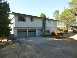 1436 Colonial Rd, Roseburg OR  97471-9797 exterior