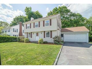25 Huntington Dr, East Providence, RI 02916-1924