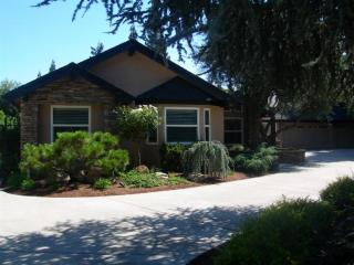 611 Pintail Cir, Fresno, CA 93730-0807