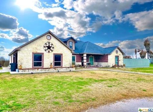 156 Serene Dr, Victoria, TX 77905-1917