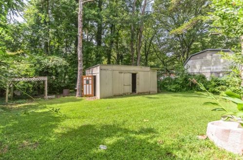 1129 Lloyd Dr, Forest Park, GA 30297-1516