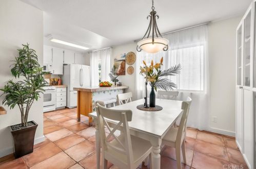 7821 Via Genova, Burbank, CA 91504-1118