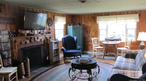 15 Whitecap Rd, Niantic CT  06357-3418 exterior