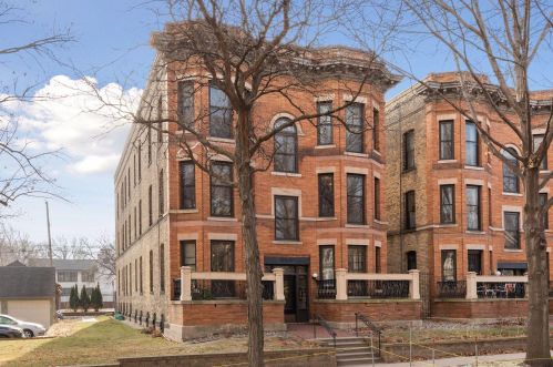 464 Dayton Ave, Saint Paul MN  55102-4572 exterior