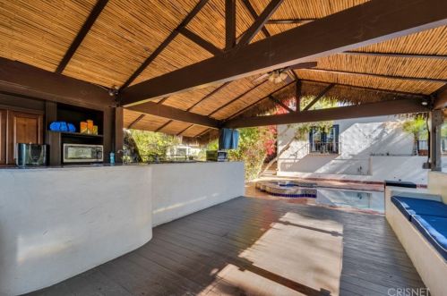 1664 Las Flores Dr, Glendale CA  91207-1200 exterior