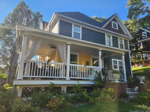 25 Seward St, Putnam, CT 06260-2313