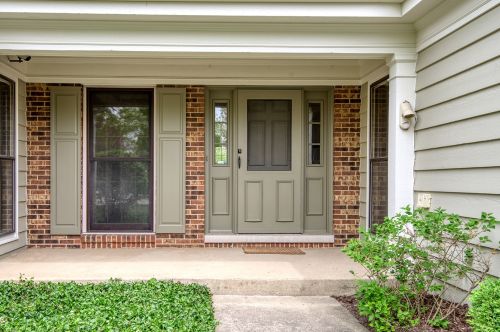 2546 Osage Dr, Glenview, IL 60026-1067