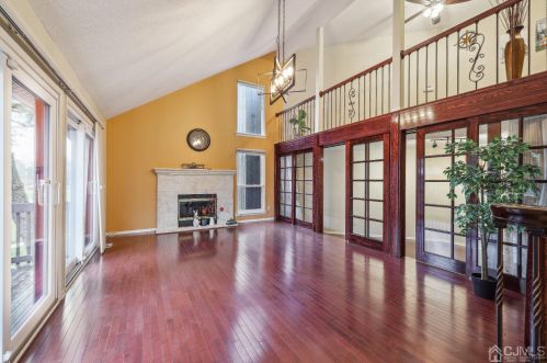 232 Westgate Dr, Edison, NJ 08820-1166