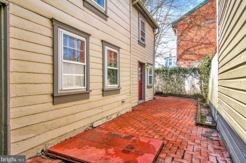 136 East St, Carlisle PA  17013-2515 exterior