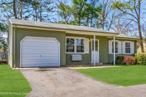 56 Chelsea Dr, Lakehurst, NJ 08759-2326