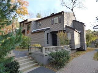1 Heather Ct, Woodbury, CT 06798-3212