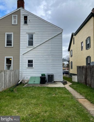 52 Ridge St, Carlisle, PA 17013-3925