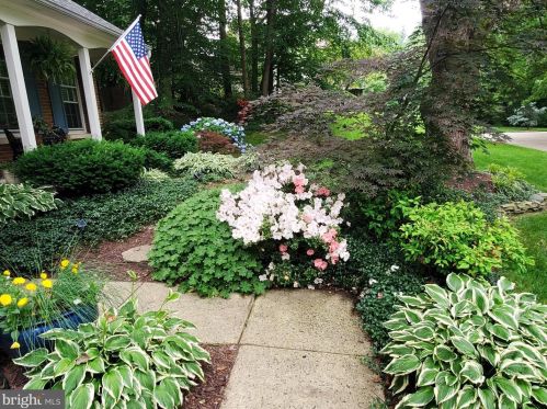 9305 Janphil Ln, Springfield VA  22153-3911 exterior