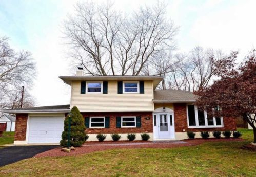 86 Brockton Rd, East Freehold NJ  07728-2803 exterior
