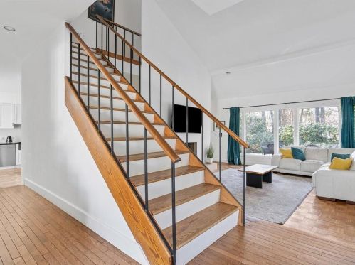 4 Wingate Rd, Lincoln, RI 02865-4716