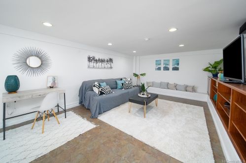 2734 Laniloa Rd, Honolulu, HI 96813-1042