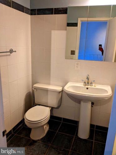 8069 Powderbrook Ln, Springfield VA  22153-2927 exterior