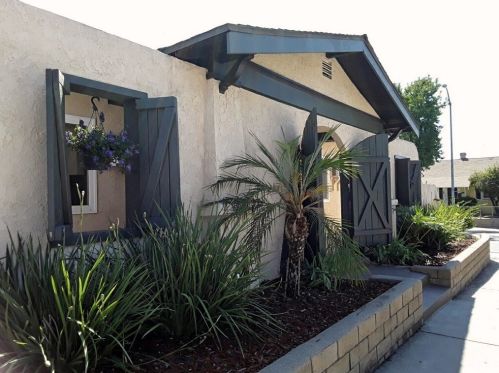 220 Chapman Ave, Placentia, CA 92870-4652