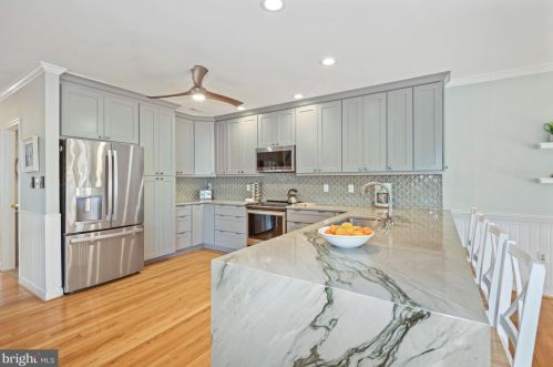 5070 Lerch Dr, Shady Side MD 20764-9650 exterior