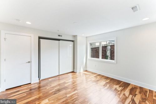 154 Front St, Philadelphia PA  19106-0020 exterior