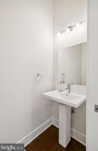 1324 Howard St, Philadelphia PA 19122-2445 exterior