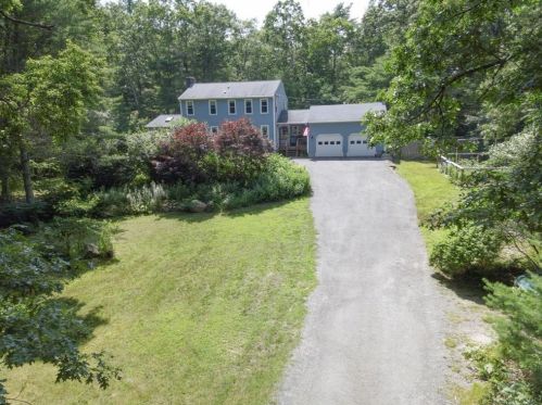10 Deer Run Rd, Richmond, RI 02812-1110