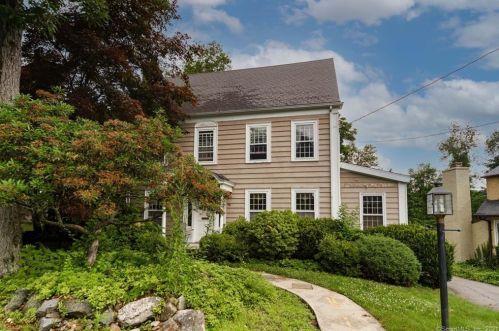 82 Country Club Rd, Waterbury, CT 06762-3113