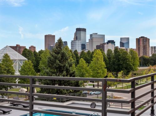 48 Groveland Ter, Minneapolis MN  55403-1144 exterior