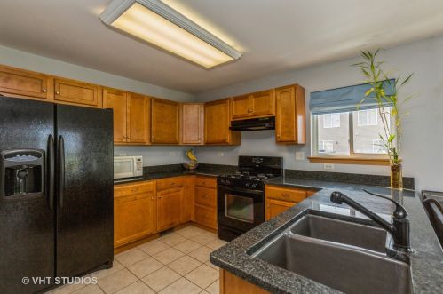 868 Clover Ln, Pingree Grove IL  60140-9116 exterior