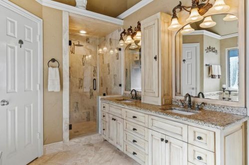 2106 Shari Ln, Garland TX 75043-1459 exterior