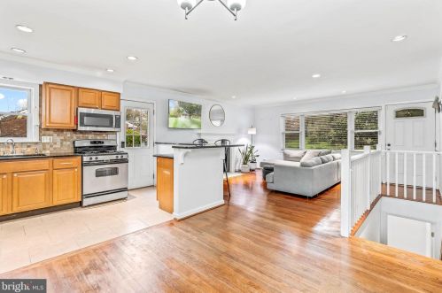 5225 Heming Ave, Springfield VA  22151-2942 exterior