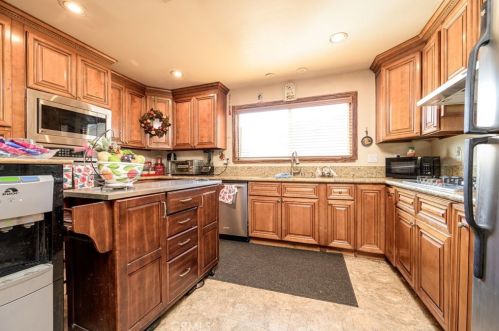 1527 Beacon Ave, Anaheim CA  92802-1313 exterior
