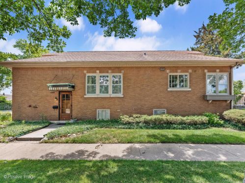 2324 Market St, Dixmoor, IL 60406-2966