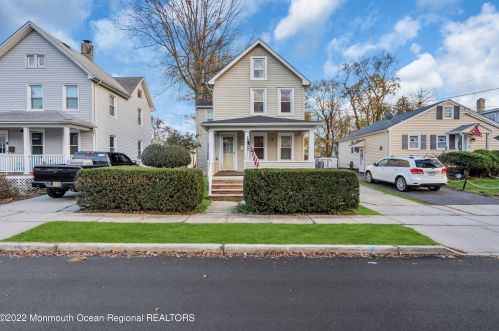20 Bowne Ave, East Freehold, NJ 07728-1602