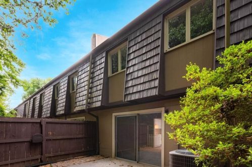1189 Ashborough Dr, Marietta, GA 30067-6918