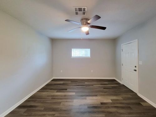 710 Magnolia St, Angleton TX  77515-5808 exterior