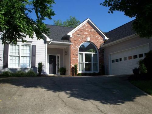 995 Julius Dr, Suwanee, GA 30024-5424