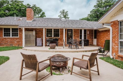 211 Oaklawn Ave, Nocona TX 76255-3109 exterior