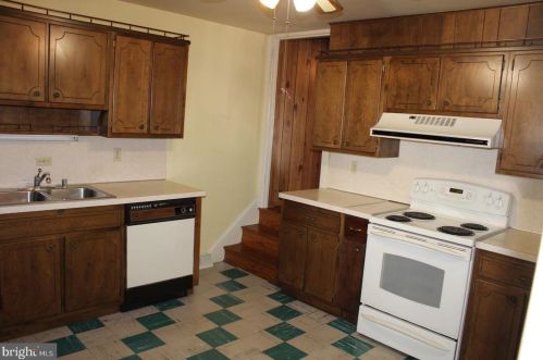 13 Artizan St, Williamsport, MD 21795-1502