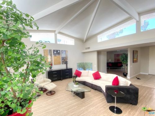 2132 La Paz Way, Palm Springs, CA 92264-9547