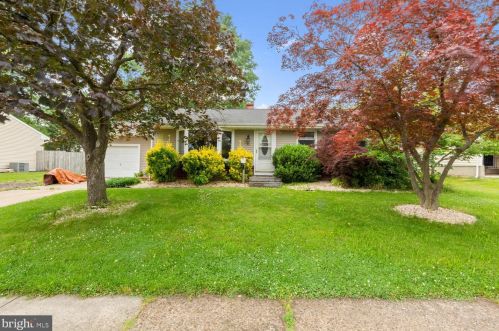 12 Sun Valley Rd, Trenton, NJ 08690-1531