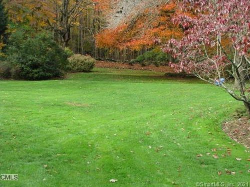 5 Holly Pl, Wilton CT  06897-3908 exterior