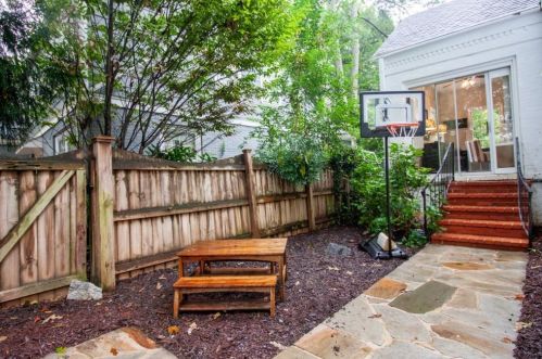 3103 Dl Dr, Atlanta GA  30305-2722 exterior