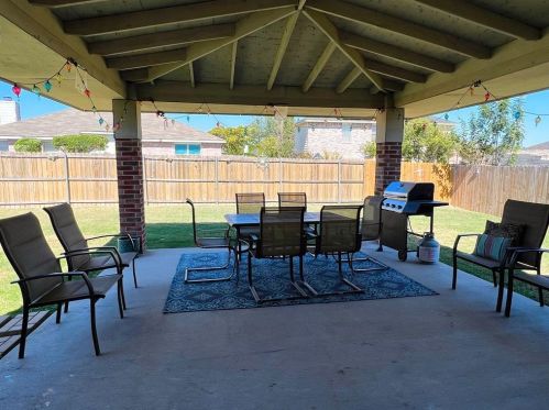 1065 Magnolia Ln, Cedar Hill TX 75104 exterior