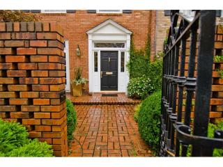 301 Townsend Pl, Atlanta, GA 30327-3035
