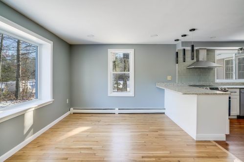 1 Cherokee Ct, Londonderry NH  03053-2635 exterior