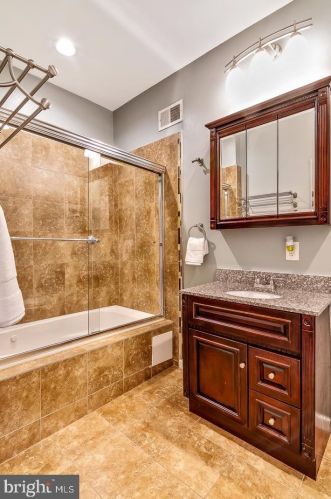 1029 Cleveland St, Philadelphia PA 19146-2648 exterior