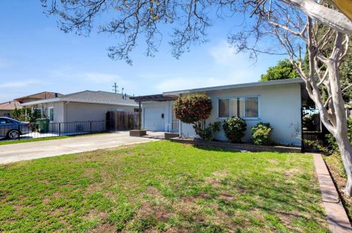 129 Carnegie Dr, Milpitas, CA 95035-5908